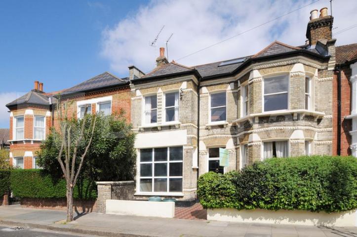 			4 Bedroom, 1 bath, 1 reception House			 Roxwell Road, Shepherds Bush